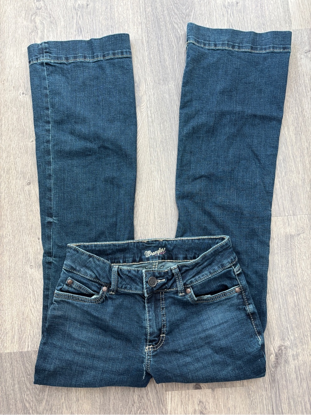 Wrangler Low Rise Bootcut Jeans in Dark Blue Size 5